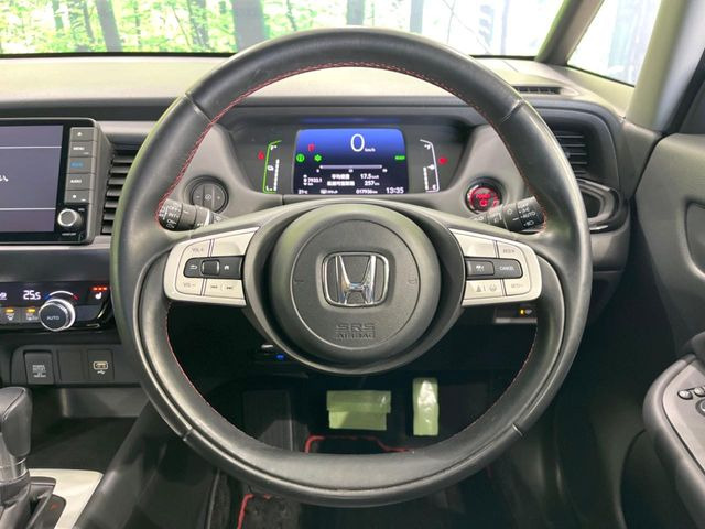 �y�����v�����X�e�A�����O�z�㎿�Ȋv���g�p���邱�ƂŁA��ɂ����������݂ƂĂ��^�]���₷���n���h���ł���