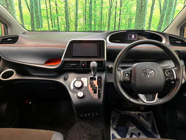 シエンタ1.5 ファンベース G クエロ