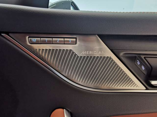 FペイスRダイナミック HSE 2.0L P400e 4WD