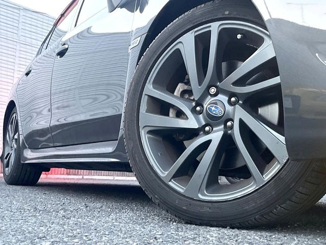 �y����18�C���`�A���~�z�C�[���z�O�ςɃ}�b�`���������A���~�z�C�[���𑕒����Ă���܂��B�e��ЊO�A���~�z�C�[����A�X�^�b�h���X�^�C�����戵�����Ă���܂��B���񂲑��k����������