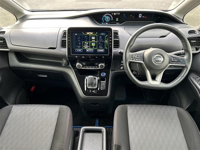 セレナ1.2 e-POWER ハイウェイスターV