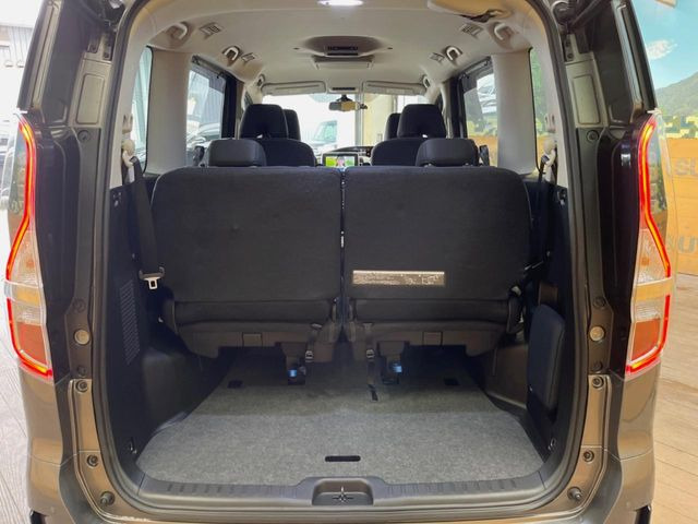 ���i�̂���������ʋ΁A���}���ɏ\���ȉ׎��X�y�[�X���m�ۂ��Ă���܂��B�Z�J���h�V�[�g��|���ƁA�傫�ȉו��̐ύڂ��\�ł���