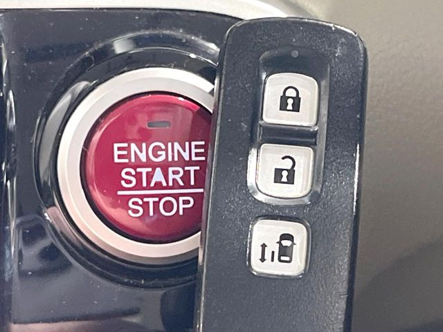 �yHonda�X�}�[�g�L�[�z�J�o����|�P�b�g�ɓ��ꂽ�܂܂ł��h�A�̎{���E�������\�ȃX�}�[�g�L�[�𑕔��B�G���W���̃I���E�I�t�����J�M�����o���K�v����������Ƃ��Ă��֗��ł���