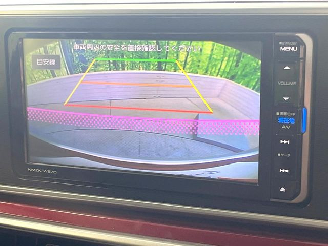 【バックカメラ】駐車時に後方がリアルタイム映像で確認できます。大型商業施設や立体駐車場での駐車時や、夜間のバック時に大活躍!運転スキルに関わらず、今や必須となった装備のひとつです!