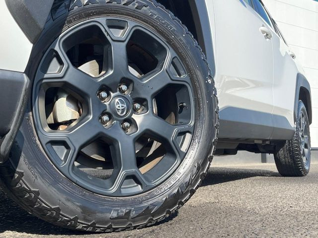 �y�O���[�h��p����18�C���`�A���~�z�C�[���z�f�U�C�����̍��������A���~�z�C�[���𑕒����Ă���܂��B�e��ЊO�A���~�z�C�[����A�X�^�b�h���X�^�C�����戵�����Ă���܂��B���񂲑��k����������