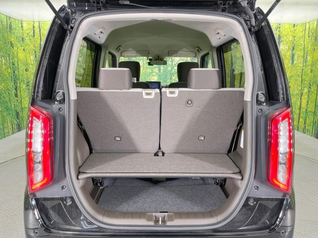 普段のお買い物や通勤、送迎等に十分な荷室スペースを確保しております。セカンドシートを倒すと、大きな荷物の積載も可能です♪