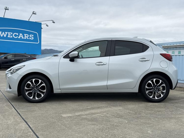 デミオ1.3 13S ノーブル クリムゾン