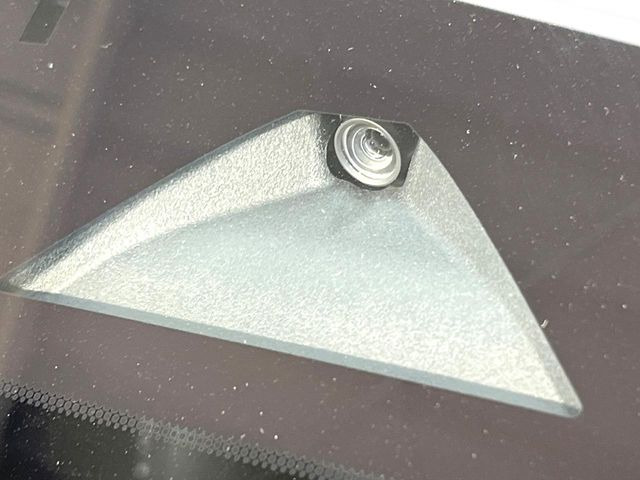 �y�X�}�[�g�V�e�B�u���[�L�T�|�[�g�z�ᑬ���s���ɑO���̎ԗ�����F�����A�Փ˂������Ȏ��͌x��ƃu���[�L�ŏՓˉ���Ɣ�Q�y�����A�V�X�g�B�����S�Ƀh���C�u�����y���݂��������܂��B