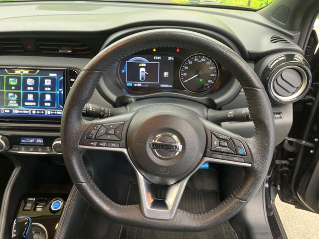 �y�����v�����X�e�A�����O�z�㎿�Ȋv���g�p���邱�ƂŁA��ɂ����������݂ƂĂ��^�]���₷���n���h���ł���