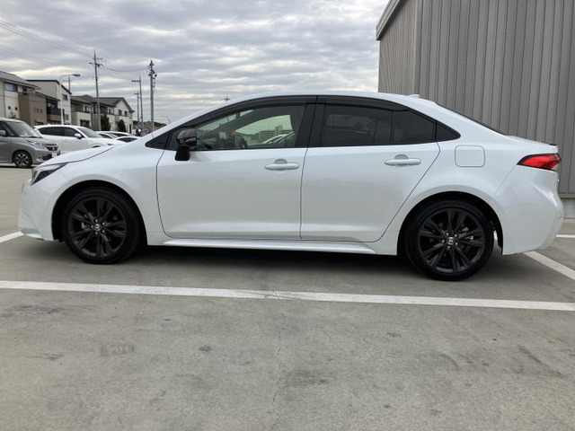 カローラ1.8 ハイブリッド W×B