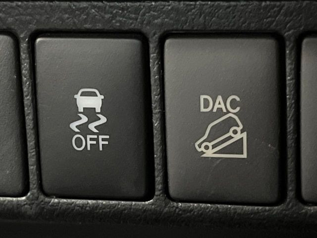 【ダウンヒルアシスト】急な坂道を下るときに自動でブレーキを制御、一定の低速度を保ちます。雪道や悪路など滑りやすい路面の下り坂でもタイヤがロックしないから安心!ハンドル操作に集中できます!