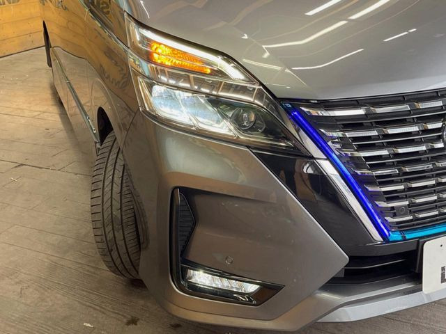 �yLED�w�b�h���C�g�z���V����ԑ��s�����ǍD�Ȏ��E���m�ۂ����S���ĉ^�]�ł��鍂�P�xLED�w�b�h���C�g�𑕔�!�_�����x�������A����d�͂��}�����Ă��܂��B