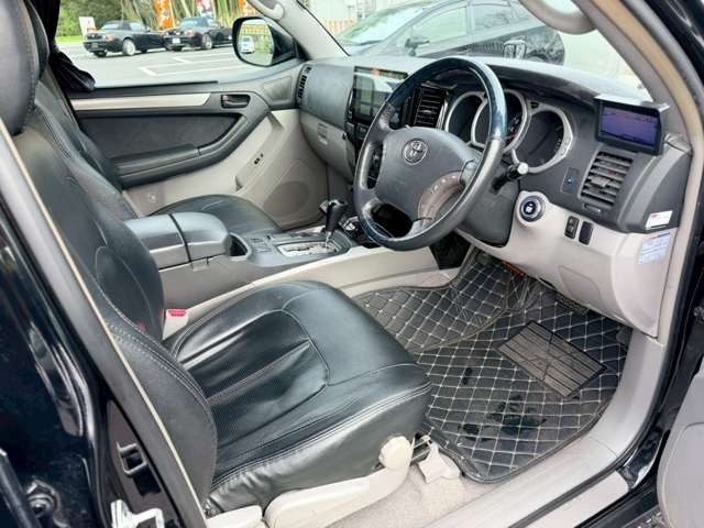 �C�ɂȂ邨�Ԃ�����܂�����E�̓d�b�ԍ����璼�ڂ��X�ɂ��₢���킹���������B�x�����@����ԗ����A��Ԃ܂łȂ�ł������������Ē����܂��B�X�^�b�t�ꓯ���A�����҂����Ă���܂��B