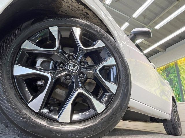 �y����18�C���`�A���~�z�C�[���z�O�ςɃ}�b�`���������A���~�z�C�[���𑕒����Ă���܂��B�e��ЊO�A���~�z�C�[����A�X�^�b�h���X�^�C�����戵�����Ă���܂��B���񂲑��k����������
