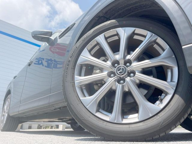 �y�����A���~�z�C�[���z�O�ςɃ}�b�`���������A���~�z�C�[���𑕒����Ă���܂��B�e��ЊO�A���~�z�C�[����A�X�^�b�h���X�^�C�����戵�����Ă���܂��B���񂲑��k����������
