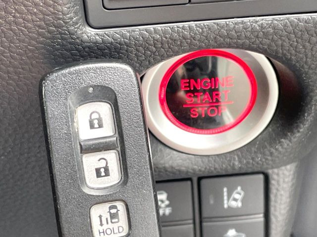 �yHonda�X�}�[�g�L�[�z�J�o����|�P�b�g�ɓ��ꂽ�܂܂ł��h�A�̎{���E�������\�ȃX�}�[�g�L�[�𑕔��B�G���W���̃I���E�I�t�����J�M�����o���K�v����������Ƃ��Ă��֗��ł���