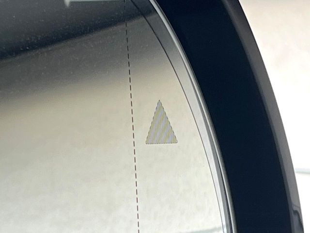 ●ブラインドアシストセンサー:視角からの車を感知し、ドライバーが車線変更を行う際に、警告音と共に注意を促してくれる安全支援機能です!