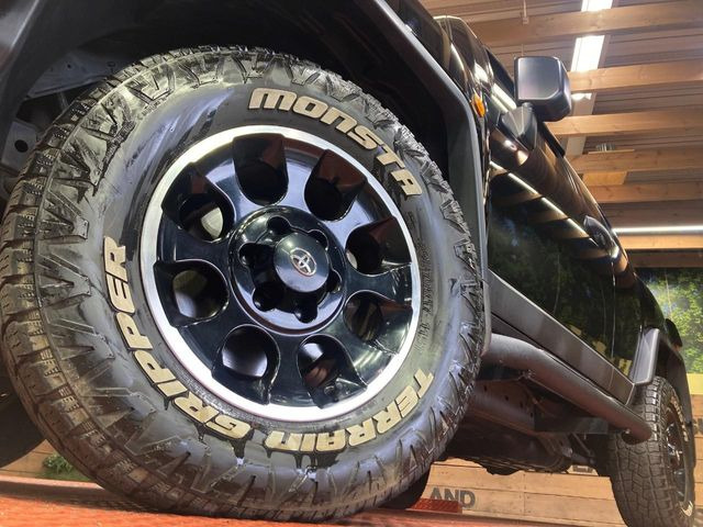 �y����17�C���`�A���~�z�C�[���z�O�ςɃ}�b�`���������A���~�z�C�[���𑕒����Ă���܂��B�e��ЊO�A���~�z�C�[����A�X�^�b�h���X�^�C�����戵�����Ă���܂��B���񂲑��k����������