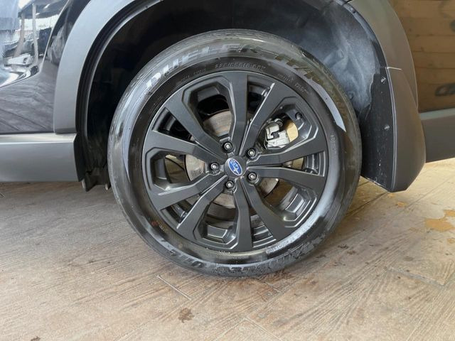 �y����18�C���`�A���~�z�C�[���z�O�ςɃ}�b�`���������A���~�z�C�[���𑕒����Ă���܂��B�e��ЊO�A���~�z�C�[����A�X�^�b�h���X�^�C�����戵�����Ă���܂��B���񂲑��k����������