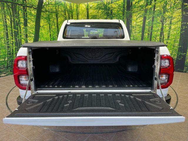 積載量500kgの広々としたデッキは、遊びから仕事まで多用途に使えます。ベッドライナーやトノカバーの取り付けもご相談下さい♪