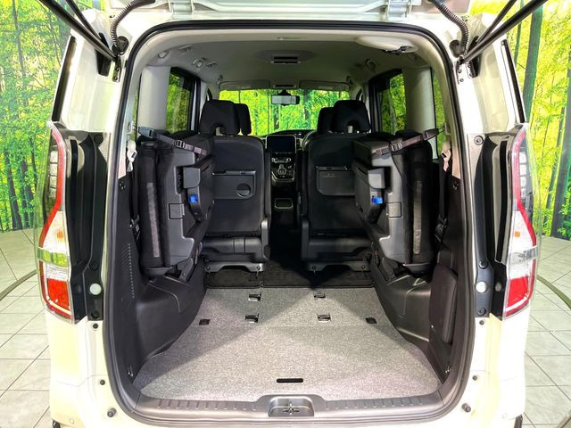 ���i�̂���������ʋ΁A���}���ɏ\���ȉ׎��X�y�[�X���m�ۂ��Ă���܂��B�Z�J���h�V�[�g��|���ƁA�傫�ȉו��̐ύڂ��\�ł���