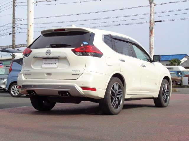 エクストレイル2.0 AUTECH iパッケージ ハイブリッド 4WD