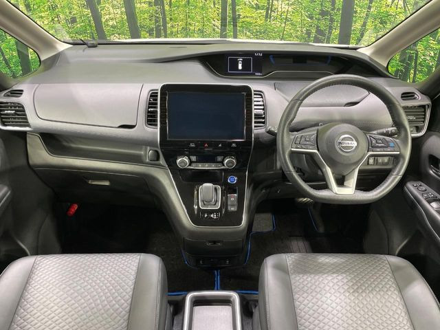 セレナ1.2 e-POWER ハイウェイスターV アーバンクロム