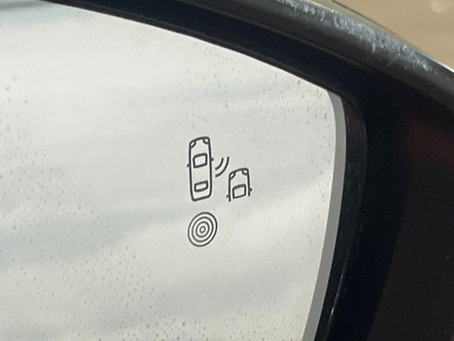 ���u���C���h�A�V�X�g�Z���T�[:���p����̎Ԃ����m���A�h���C�o�[���Ԑ��ύX���s���ۂɁA�x�����Ƌ��ɒ��ӂ𑣂��Ă������S�x���@�\�ł�!