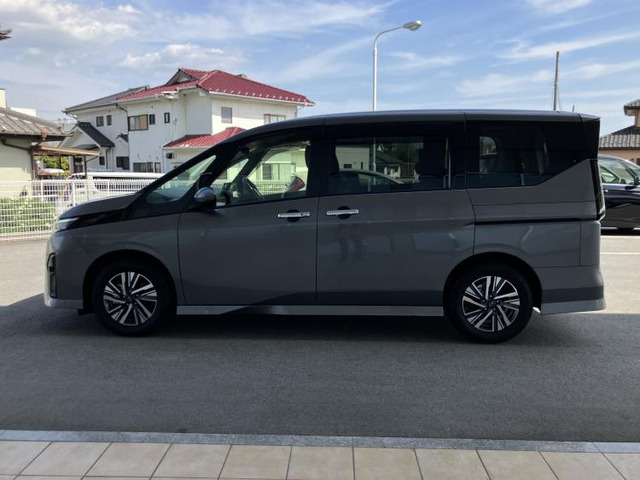 セレナ1.4 e-POWER ハイウェイスターV