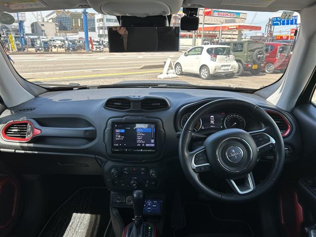 レネゲードトレイルホーク 4WD