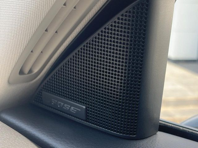 �yBOSE�T�E���h�V�X�e���z���[�J�[�I�v�V�����̍��i�ʃT�E���h�V�X�e���𓋍ځB��p�̃`���[�j���O���{���ꂽ�召�l�X�ȃX�s�[�J�[����ǎ��ȃT�E���h���t�ł��A�Տꊴ���ӂ�鉹����Ԃ����o���܂��B