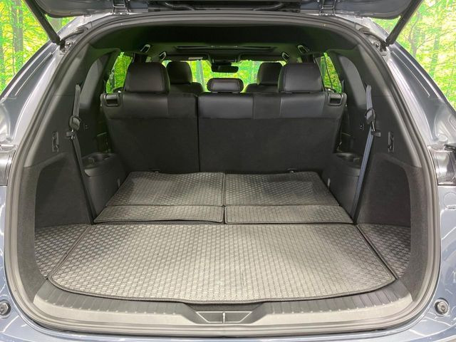 後席を格納すると、これだけの広さが!シーンに合わせたシートアレンジで、大きな荷物も積むことが出来ます♪