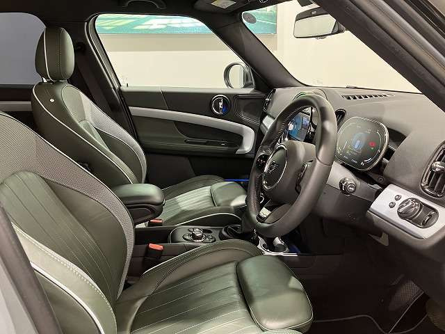 ミニクロスオーバークーパー S E オール4 アンテイムド エディション 4WD