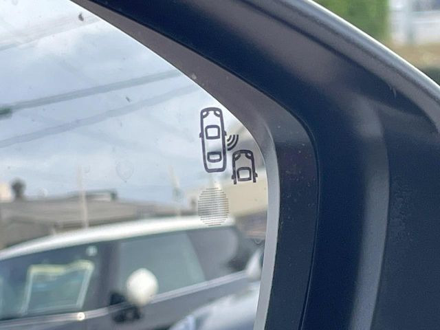 ���u���C���h�A�V�X�g�Z���T�[:���p����̎Ԃ����m���A�h���C�o�[���Ԑ��ύX���s���ۂɁA�x�����Ƌ��ɒ��ӂ𑣂��Ă������S�x���@�\�ł�!