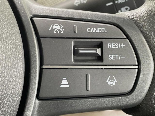 【アダプティブクルーズコントロール】高速道路での長距離走行が楽に!!自動で速度を保つクルーズコントロールが、衝突軽減システムと連携し、前方の車両を感知して車間を保つように速度調節してくれます!!