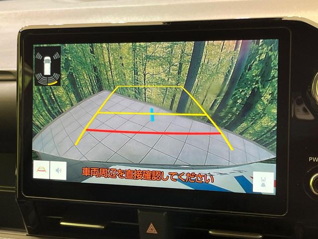 【バックカメラ】駐車時に後方がリアルタイム映像で確認できます。大型商業施設や立体駐車場での駐車時や、夜間のバック時に大活躍!運転スキルに関わらず、今や必須となった装備のひとつです!
