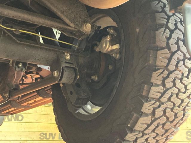 お車を安心してお乗りいただく為には、足回りの定期点検が欠かせません。サービスサポート(有償保証)では無料点検もご提供しており、安心のカーライフをお過ごしいただけるサポート体制が整っています。