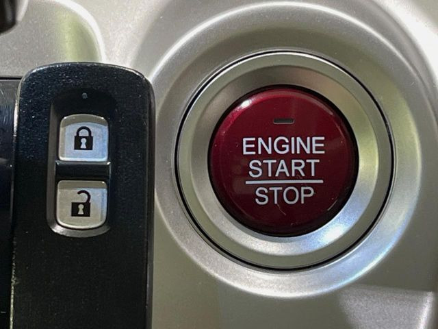 �yHonda�X�}�[�g�L�[�z�J�o����|�P�b�g�ɓ��ꂽ�܂܂ł��h�A�̎{���E�������\�ȃX�}�[�g�L�[�𑕔��B�G���W���̃I���E�I�t�����J�M�����o���K�v����������Ƃ��Ă��֗��ł���