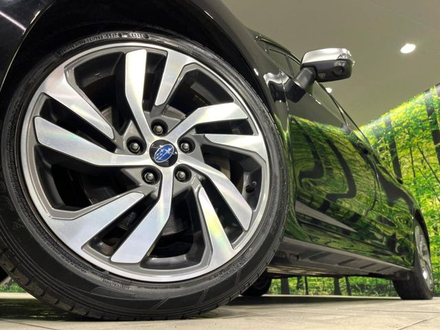 �y����18�C���`�A���~�z�C�[���z�O�ςɃ}�b�`���������A���~�z�C�[���𑕒����Ă���܂��B�e��ЊO�A���~�z�C�[����A�X�^�b�h���X�^�C�����戵�����Ă���܂��B���񂲑��k����������