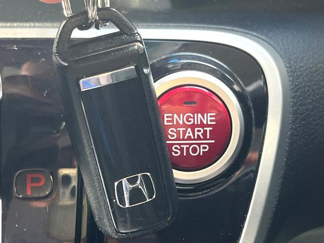 �yHonda�X�}�[�g�L�[�z�J�o����|�P�b�g�ɓ��ꂽ�܂܂ł��h�A�̎{���E�������\�ȃX�}�[�g�L�[�𑕔��B�G���W���̃I���E�I�t�����J�M�����o���K�v����������Ƃ��Ă��֗��ł���