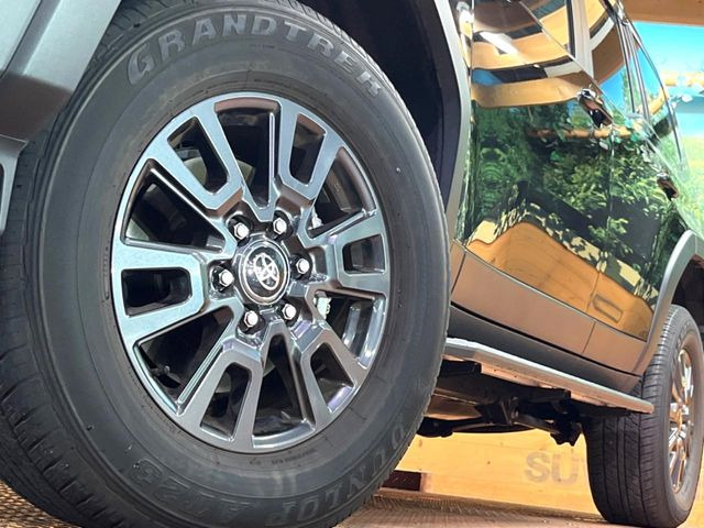 �y����18�C���`�A���~�z�C�[���z�O�ςɃ}�b�`���������A���~�z�C�[���𑕒����Ă���܂��B�e��ЊO�A���~�z�C�[����A�X�^�b�h���X�^�C�����戵�����Ă���܂��B���񂲑��k����������