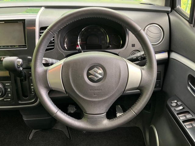 �y�����v�����X�e�A�����O�z�㎿�Ȋv���g�p���邱�ƂŁA��ɂ����������݂ƂĂ��^�]���₷���n���h���ł���