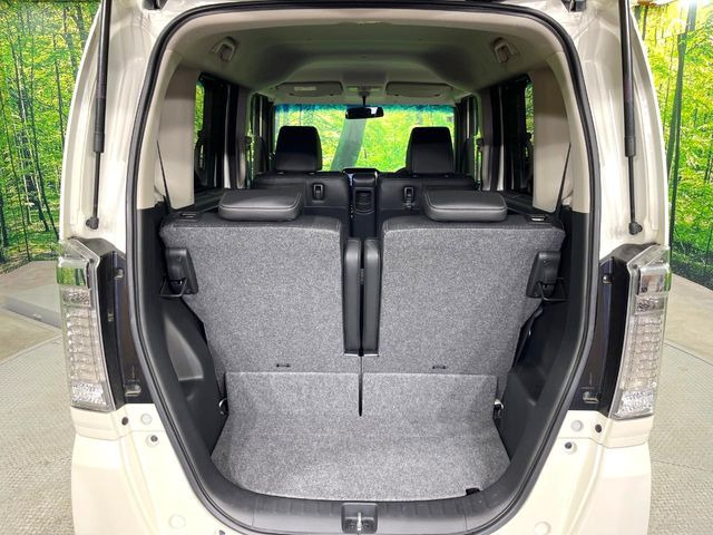 ���i�̂���������ʋ΁A���}���ɏ\���ȉ׎��X�y�[�X���m�ۂ��Ă���܂��B�Z�J���h�V�[�g��|���ƁA�傫�ȉו��̐ύڂ��\�ł���