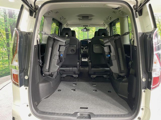 ���ڃV�[�g�͑O��X���C�h���\�ł��B���ɉ�����Α������L������������A�O�ɋl�߂�Α傫�ȃ��Q�b�W�X�y�[�X���m�ۂł��܂��B�V�[���ɉ����Ďg�������ł��邩��Ƃ��Ă��֗��ł���