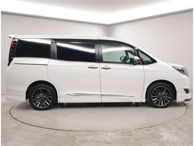 エスクァイアハイブリッド1.8 Gi プレミアムパッケージ ブラックテイラード