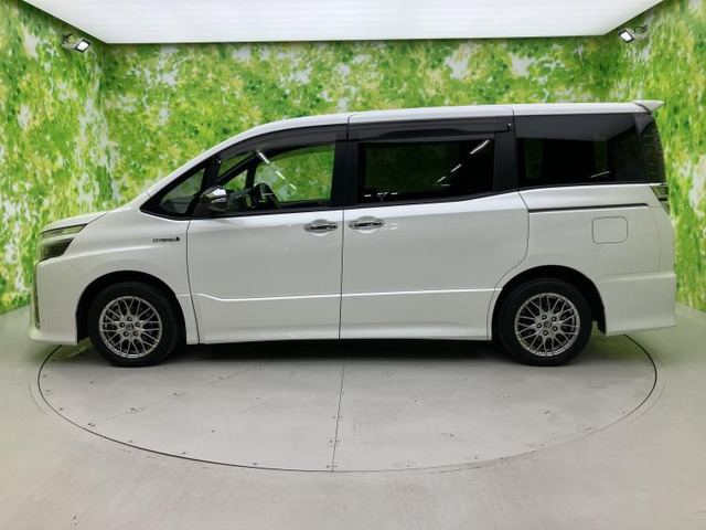 ヴォクシー1.8 ハイブリッド ZS 煌