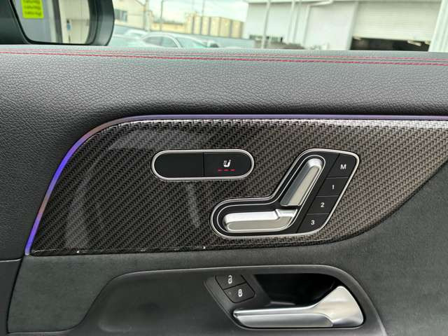 GLAクラスGLA200d 4マチック AMGラインパッケージ 4WD