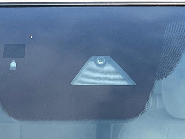 �yi-ACTIVESENSE�z���s���ɑO���̎ԗ�����F�����A�Փ˂������Ȏ��͌x��ƃu���[�L�ŏՓˉ���Ɣ�Q�y�����A�V�X�g�B�����S�Ƀh���C�u�����y���݂��������܂��B