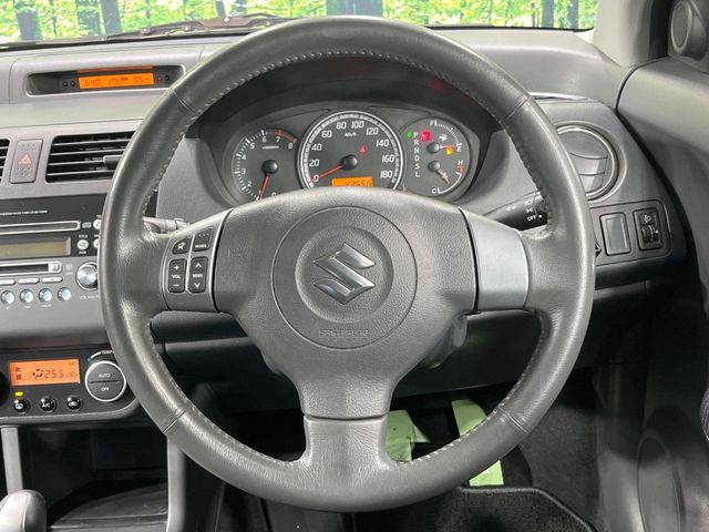 �y�X�e�A�����O�X�C�b�`�z�^�]���A�O������ڐ������炷���ƂȂ��A�I�[�f�B�I���̑��삪�\�ȕ֗��@�\!���S&���K�ȃh���C�u�����o���Ă���܂���