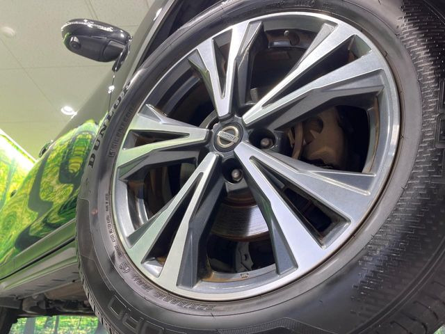 �y����18�C���`�A���~�z�C�[���z�O�ςɃ}�b�`���������A���~�z�C�[���𑕒����Ă���܂��B�e��ЊO�A���~�z�C�[����A�X�^�b�h���X�^�C�����戵�����Ă���܂��B���񂲑��k����������
